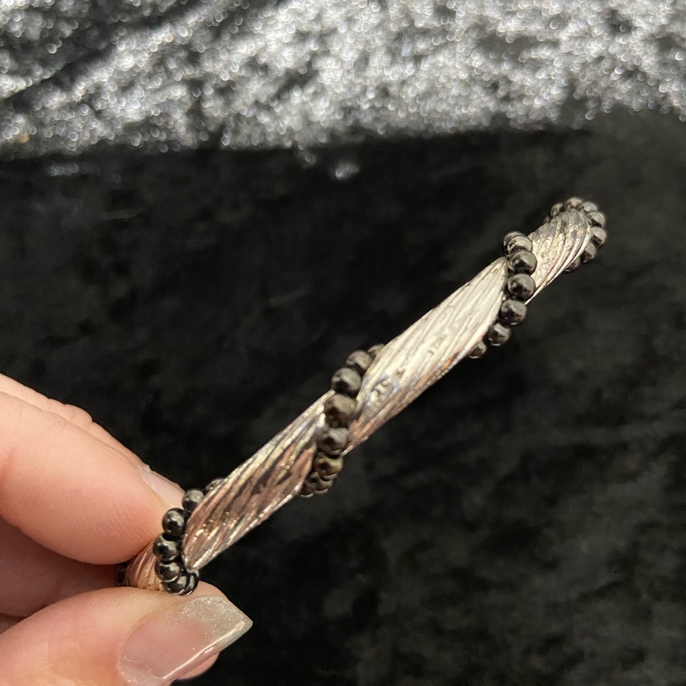 Silver Tone Twisted Wire and Black Bead Bangle
